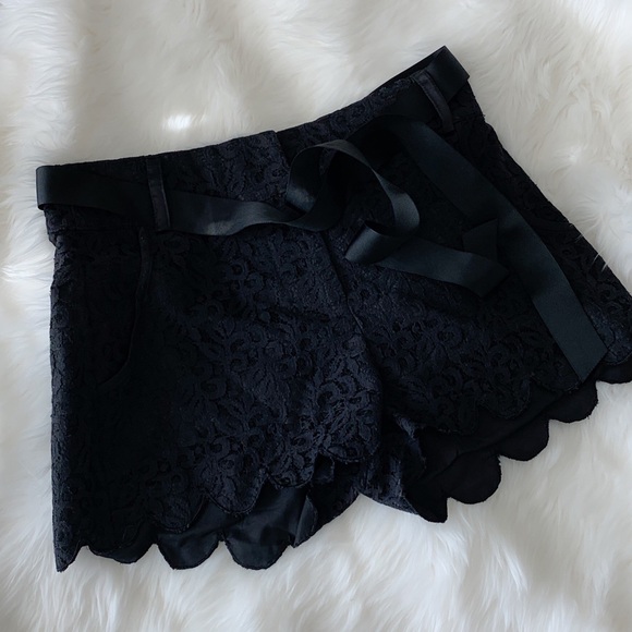📌Scalloped laced shorts - Picture 3 of 4